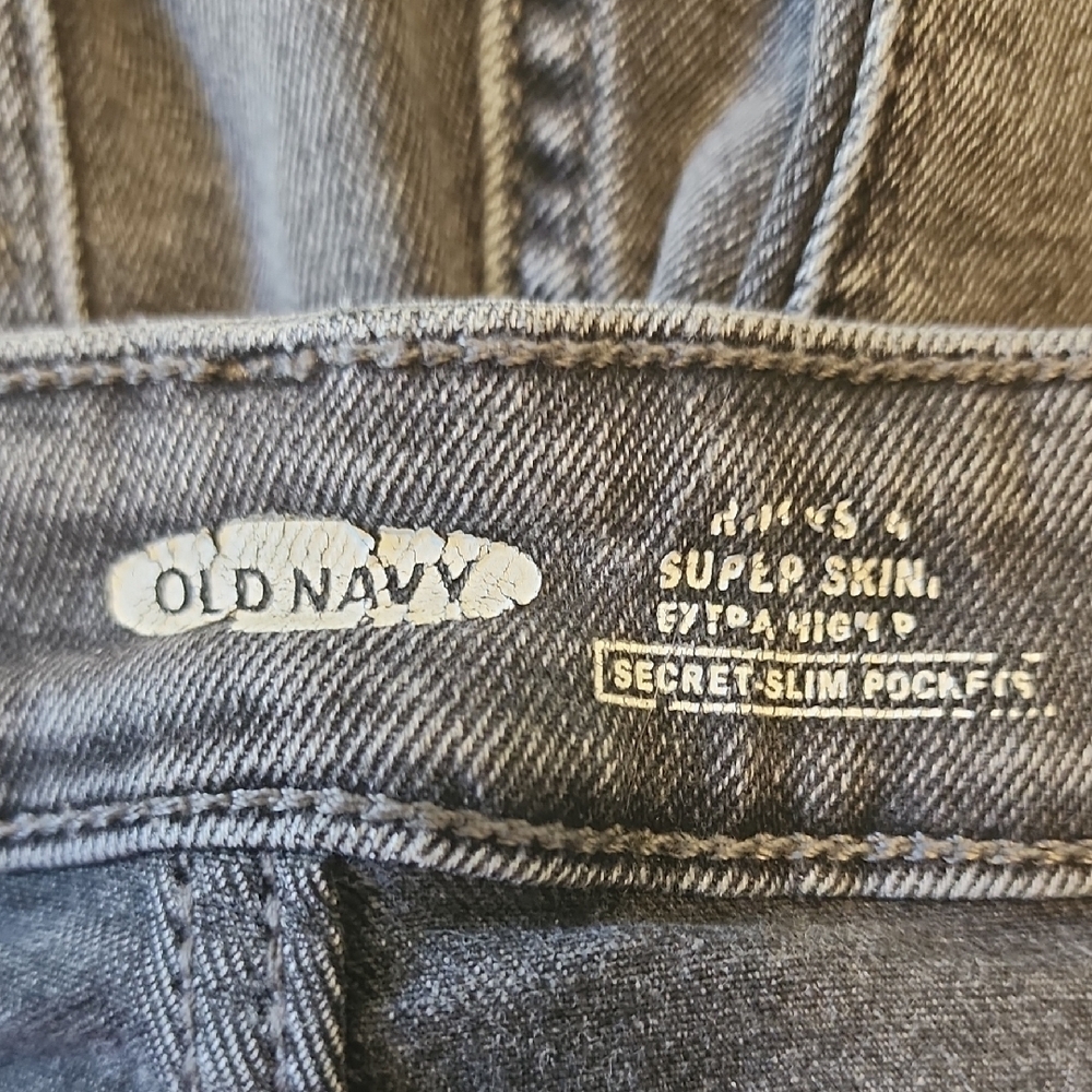Old Navy Charcoal Distressed Cropped Jeans - Picture 12 of 13